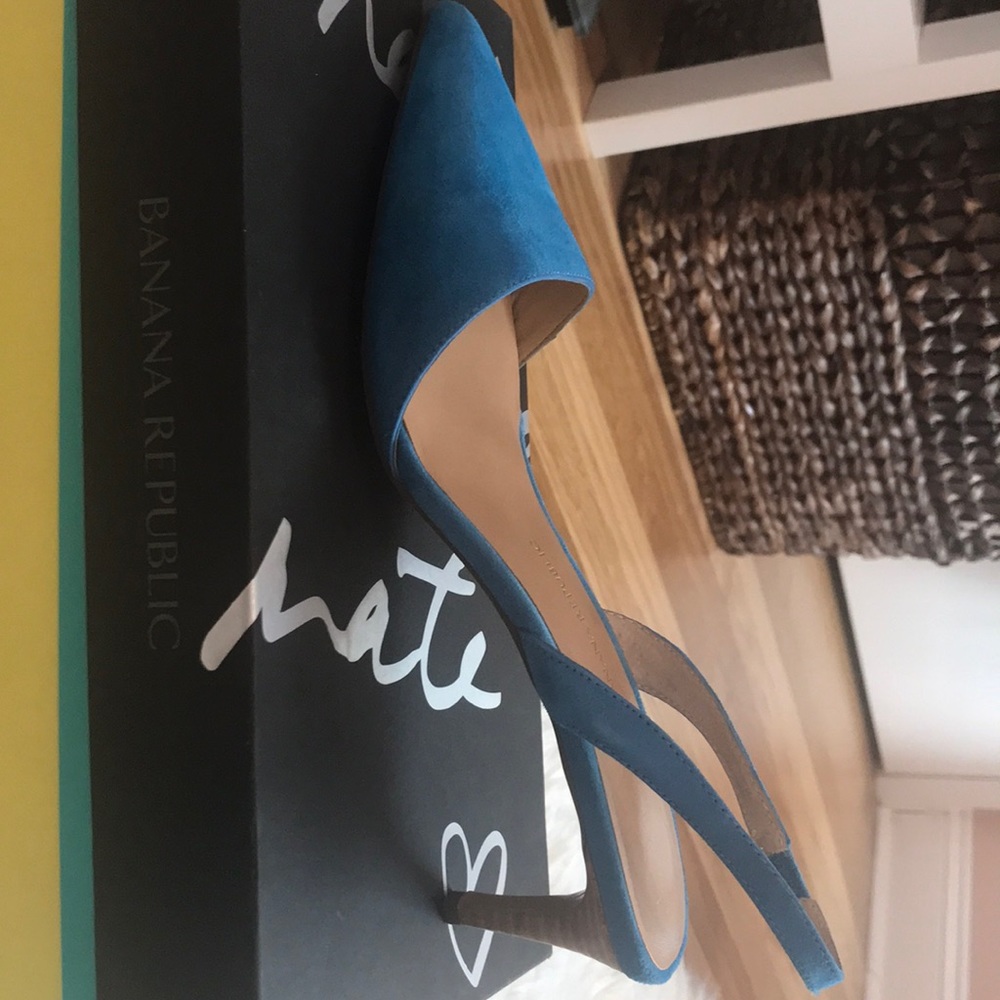 Banana Republic Hedy Blue Suede 9.5 kitten heel